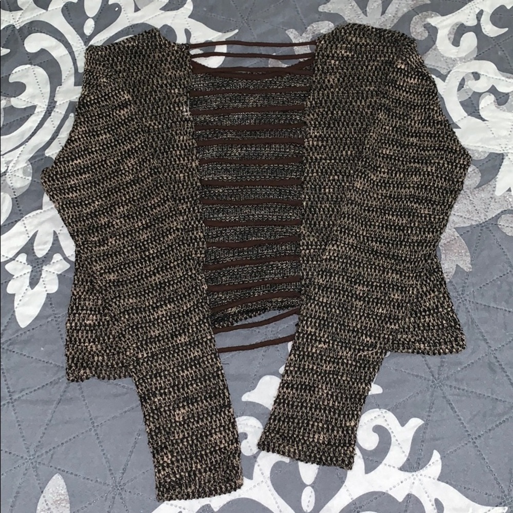 Long-sleeve with exposed back